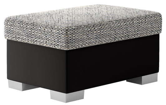 Pufa R4 w kolorze Berlin 01 szary i Soft 11 czarny, prostokątna, z siedziskiem tapicerowanym tkaniną strukturalną oraz czarną podstawą, prezentowana na białym tle.