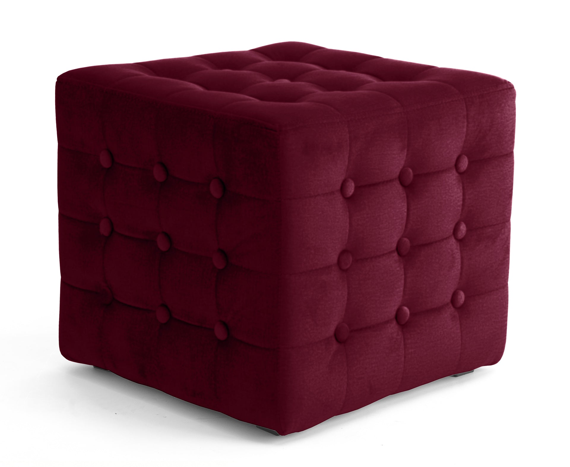 Pufa Sofia w tkaninie Matt Velvet 68 w kolorze bordowym, z eleganckim pikowaniem i dekoracyjnymi guzikami. Stylowy mebel tapicerowany do salonu, sypialni, garderoby lub przedpokoju.