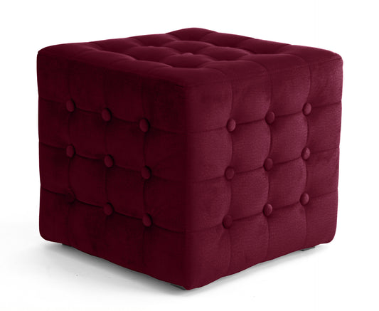 Pufa Sofia w tkaninie Matt Velvet 68 w kolorze bordowym, z eleganckim pikowaniem i dekoracyjnymi guzikami. Stylowy mebel tapicerowany do salonu, sypialni, garderoby lub przedpokoju.
