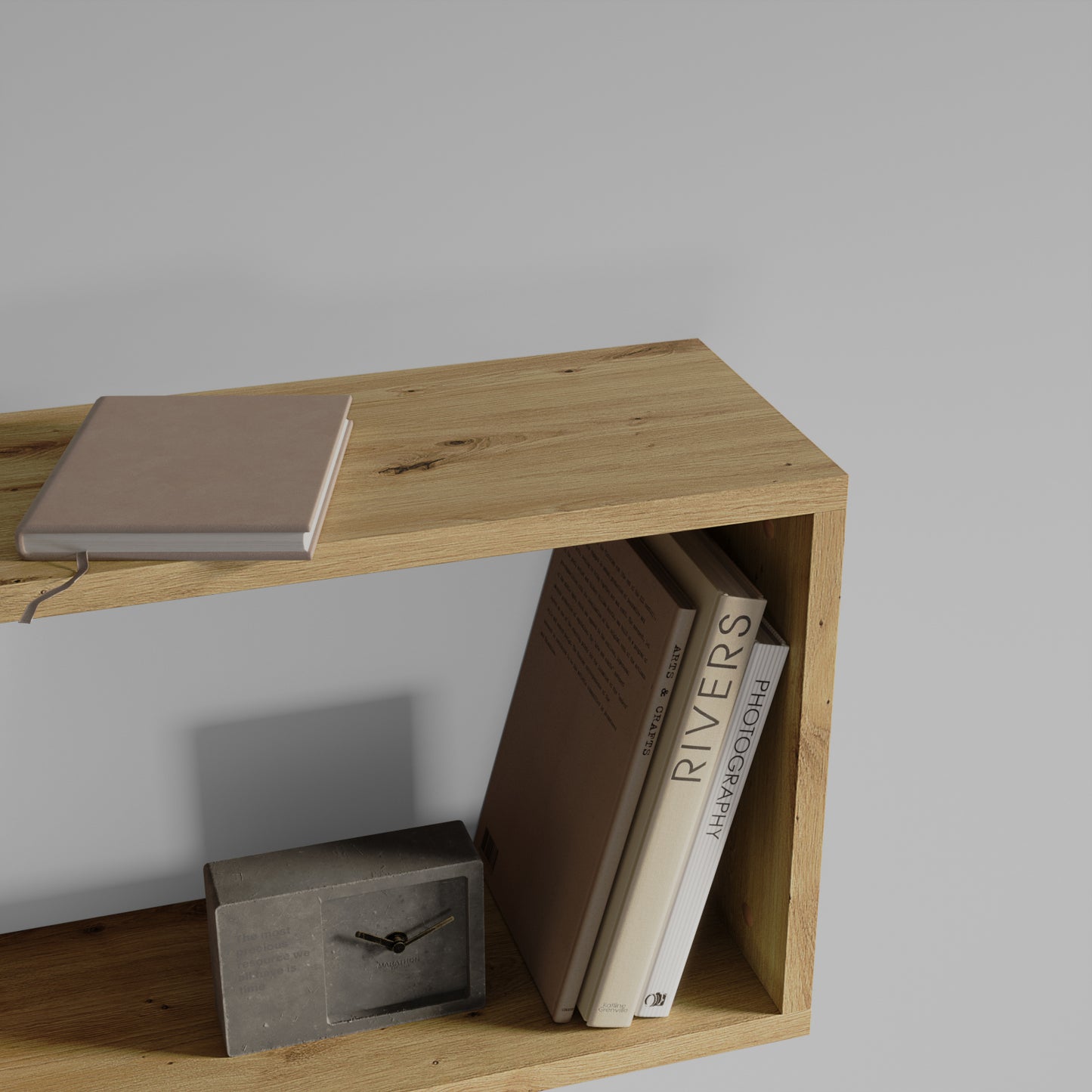 Regał Evertti dąb artisan z książkami, notesem i betonowym zegarem – detal w stylu naturalnym i industrialnym.
