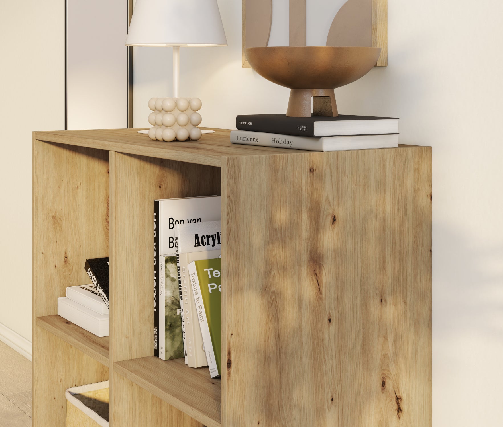 Regał Jugis w kolorze dąb artisan z dekoracjami i książkami, ustawiony przy ścianie w jasnym, nowoczesnym wnętrzu.