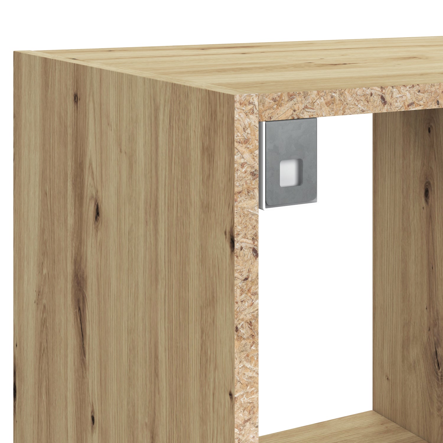 Zbliżenie na wewnętrzną krawędź regału Jugis w kolorze dąb artisan, z widoczną metalową zawieszką montażową i strukturą płyty meblowej.