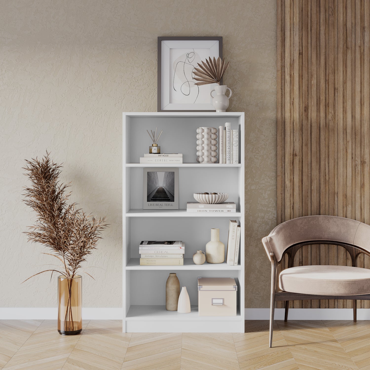 Biały regał Pocett z czterema półkami, ustawiony przy ścianie w eleganckim wnętrzu, ozdobiony książkami, dekoracjami i grafiką.