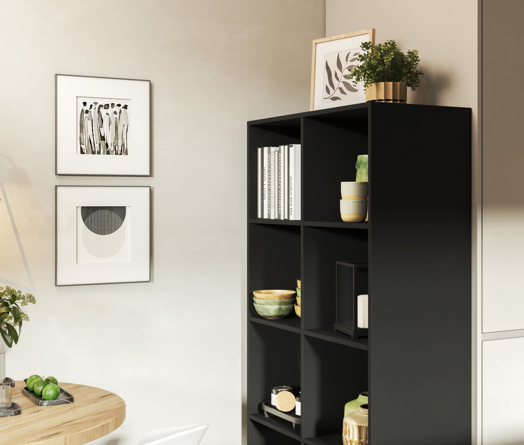 Regał Postto czarny w nowoczesnym wnętrzu – stylowa ekspozycja książek i ceramiki, idealna do eleganckiej kuchni lub jadalni.