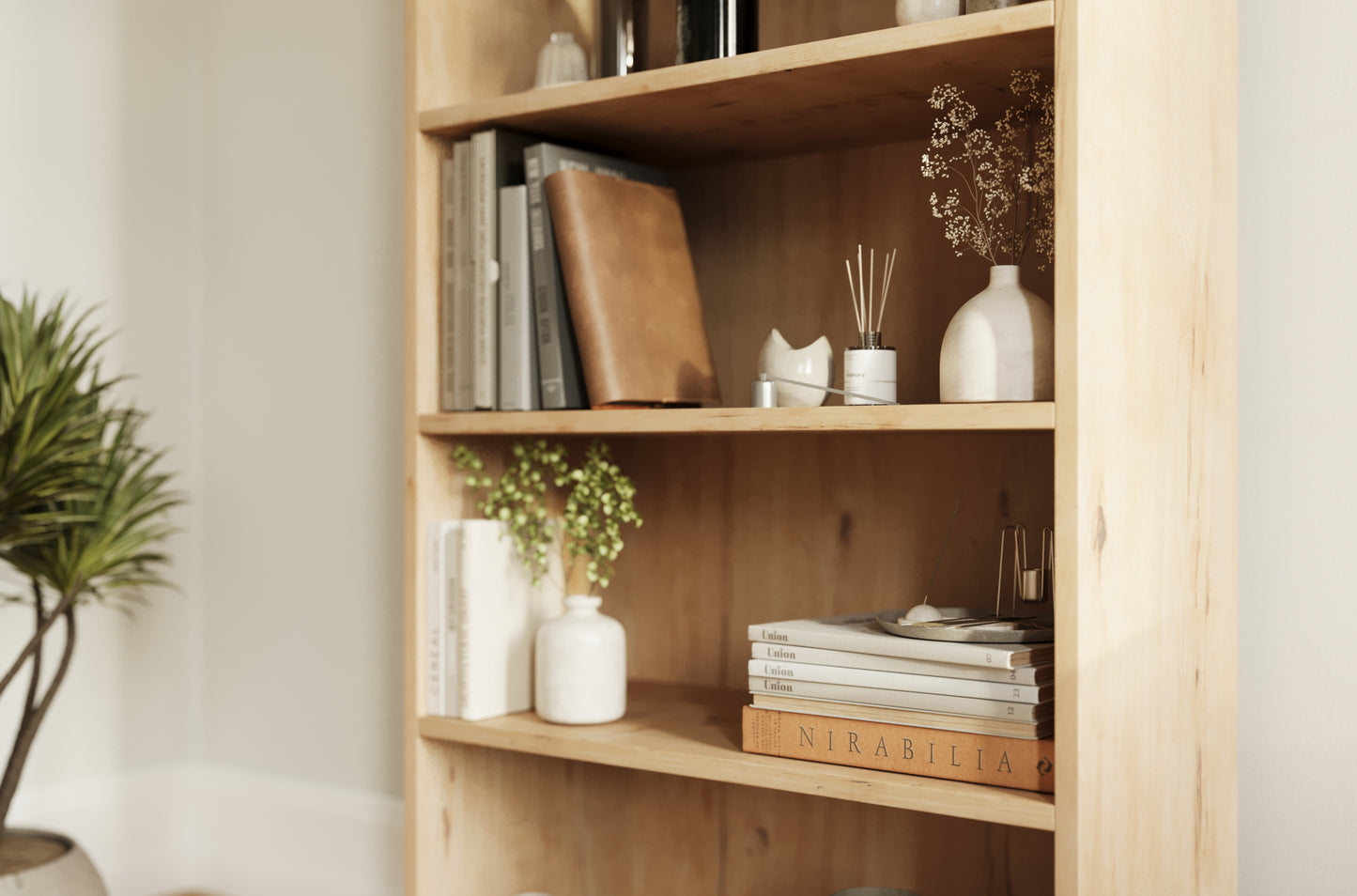 Otwarty regał Seilf w dębie artisan wyeksponuje Twoje książki i dekoracje, dodając wnętrzu naturalnego, przytulnego charakteru.