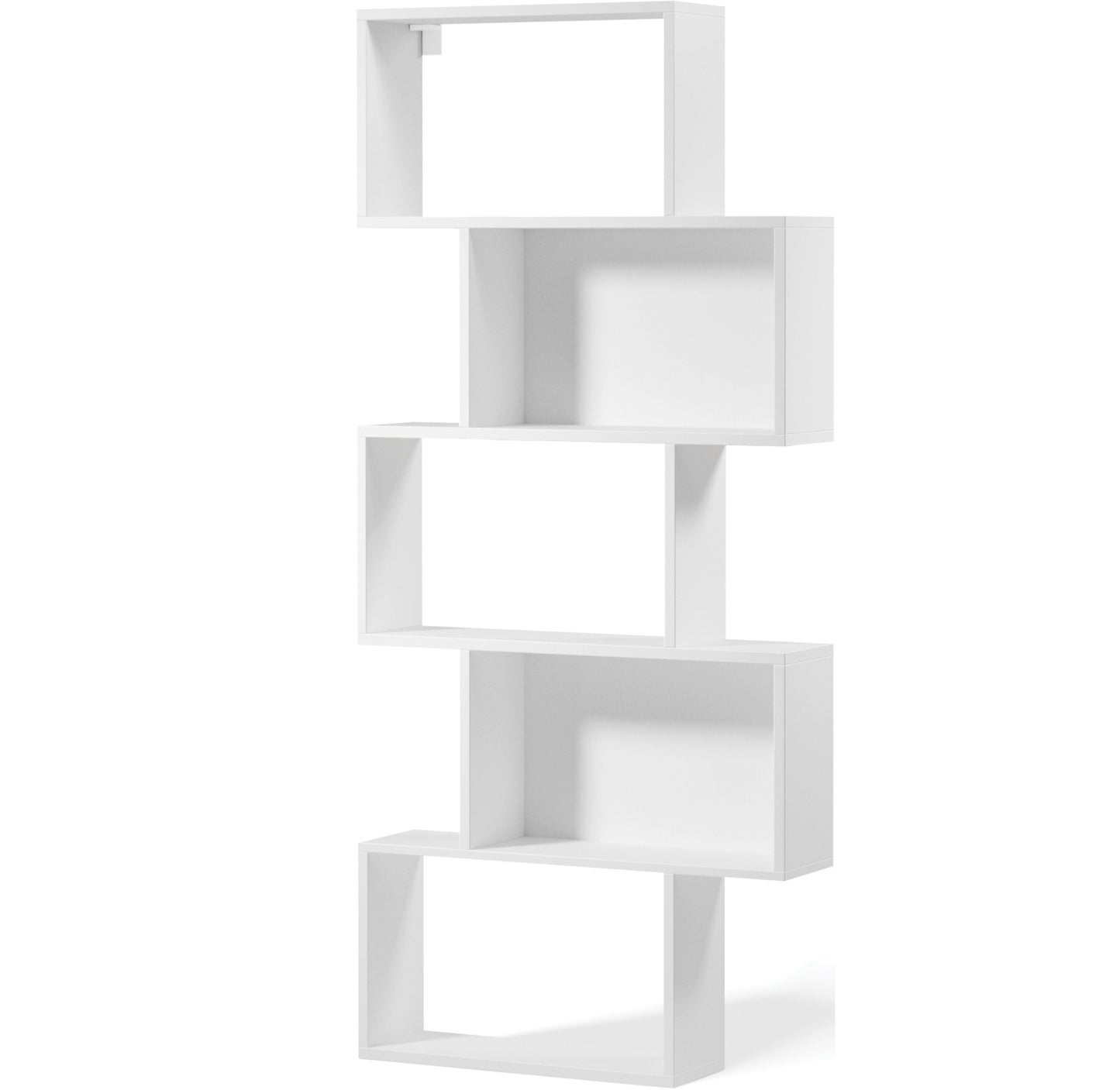 Biały regał Sottis o nowoczesnej, asymetrycznej konstrukcji z pięcioma otwartymi wnękami na książki i dekoracje.