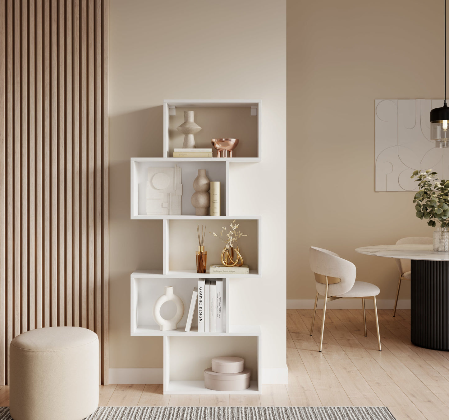 Regał Sottis biały z półkami w układzie schodkowym, doskonały do stylowych wnętrz, idealny na dekoracje i książki