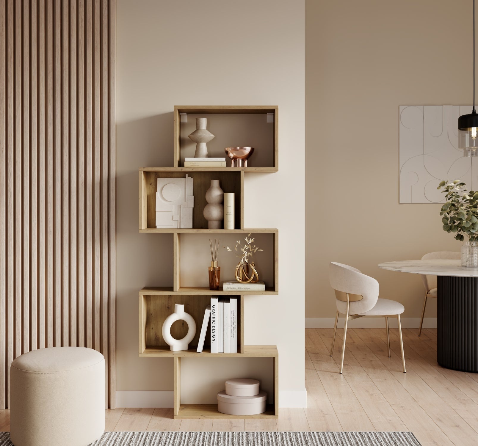 Stylowy regał Sottis dąb artisan z otwartymi półkami, ustawiony w eleganckim salonie w stylu skandynawskim z jasnymi dodatkami.