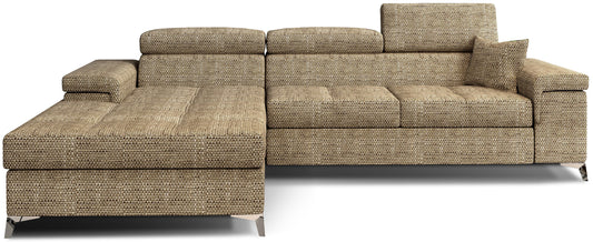 Narożnik Ricardo w układzie lewym, tapicerowany tkaniną Berlin 03 ciemnobeżowy, z regulowanymi zagłówkami, szerokimi podłokietnikami i dużymi poduszkami oparciowymi, prezentowany na białym tle.