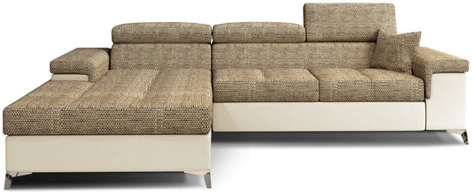 Narożnik Ricardo w układzie lewym, tapicerowany tkaniną Berlin 01 ciemnobeżowy z wykończeniem Soft 33 jasnobeżowy, z regulowanymi zagłówkami i szerokimi podłokietnikami, prezentowany na białym tle.