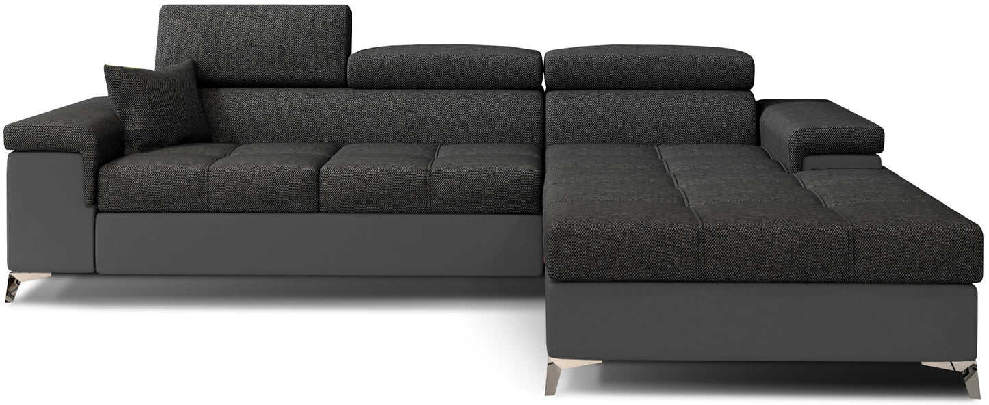 Narożnik Ricardo w tkaninie Inari 96 ciemnoszary / Soft 29, układ prawy – widok z przodu – elegancka sofa narożna w kształcie litery L z szezlongiem po prawej stronie, regulowanymi zagłówkami i kontrastowym wykończeniem boków.