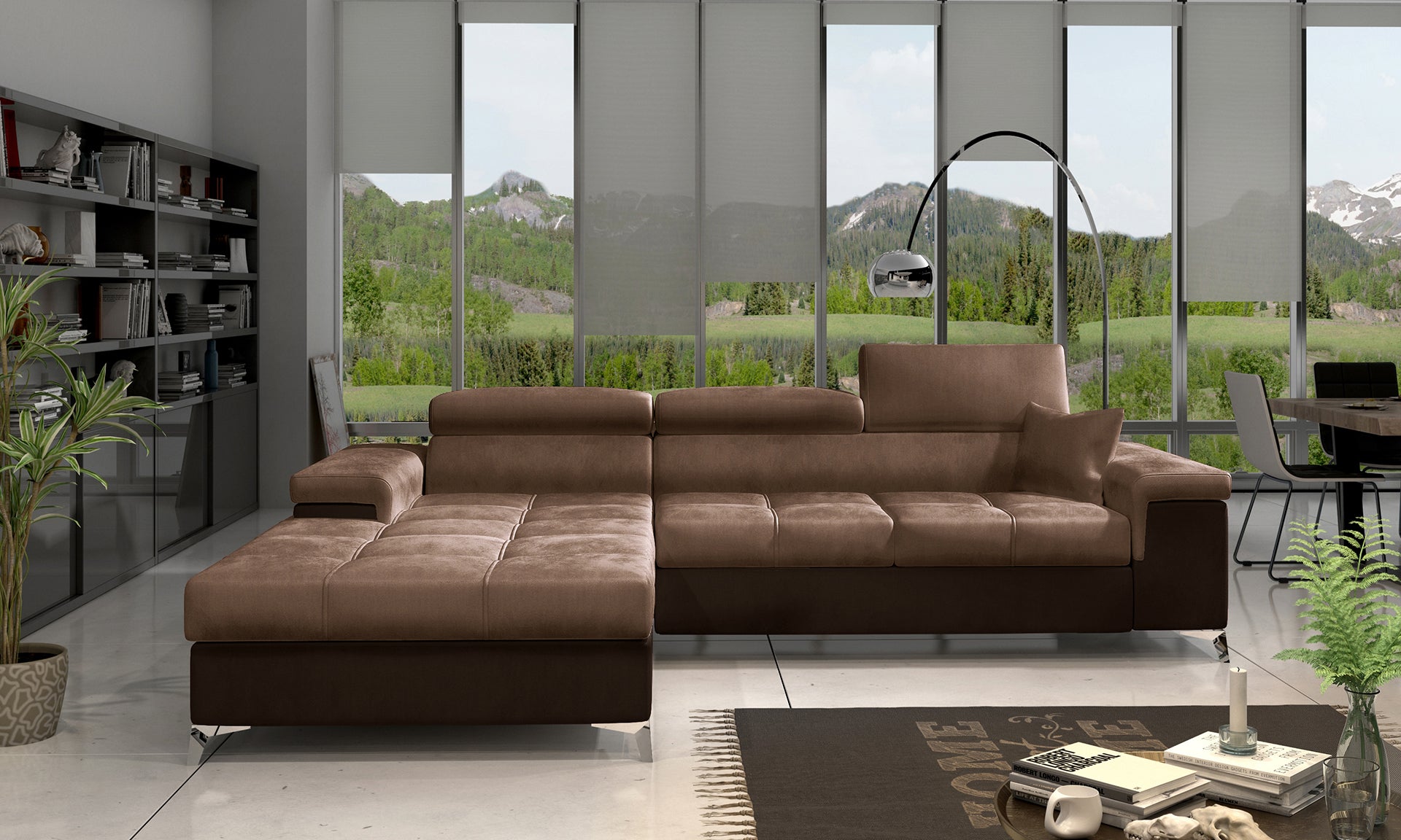 Narożnik Ricardo w układzie lewym, w kolorze Monolith 09 jasnobrązowy i Monolith 29 brązowy, ustawiony w przestronnym salonie na jasnym dywanie, obok stolika kawowego i regału z książkami.