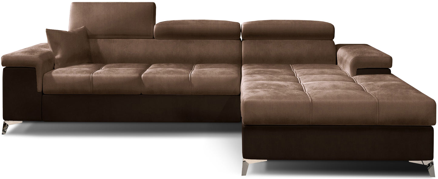 Narożnik Ricardo w tkaninie Monolith 09 jasnobrązowy / Monolith 29 brązowy, układ prawy – widok z przodu – elegancka sofa narożna w kształcie litery L, z szezlongiem po prawej stronie, regulowanymi zagłówkami i kontrastowym wykończeniem boków.