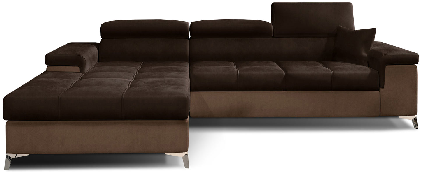 Narożnik Ricardo lewostronny w tkaninie Monolith 09 jasnobrązowy – widok z przodu – nowoczesna sofa narożna z szerokim szezlongiem po lewej stronie, regulowanymi zagłówkami i ozdobnym pikowaniem siedziska.