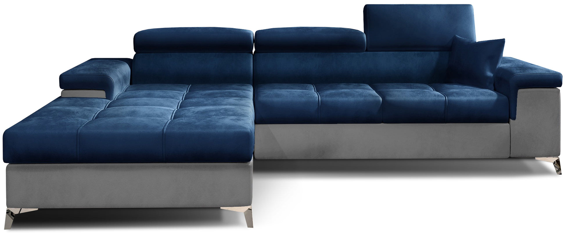 Narożnik Ricardo w tkaninie Monolith 77 niebieski, układ lewy – widok z przodu – sofa narożna w kształcie litery L z szerokim szezlongiem po lewej stronie, regulowanymi zagłówkami i pikowanym siedziskiem.