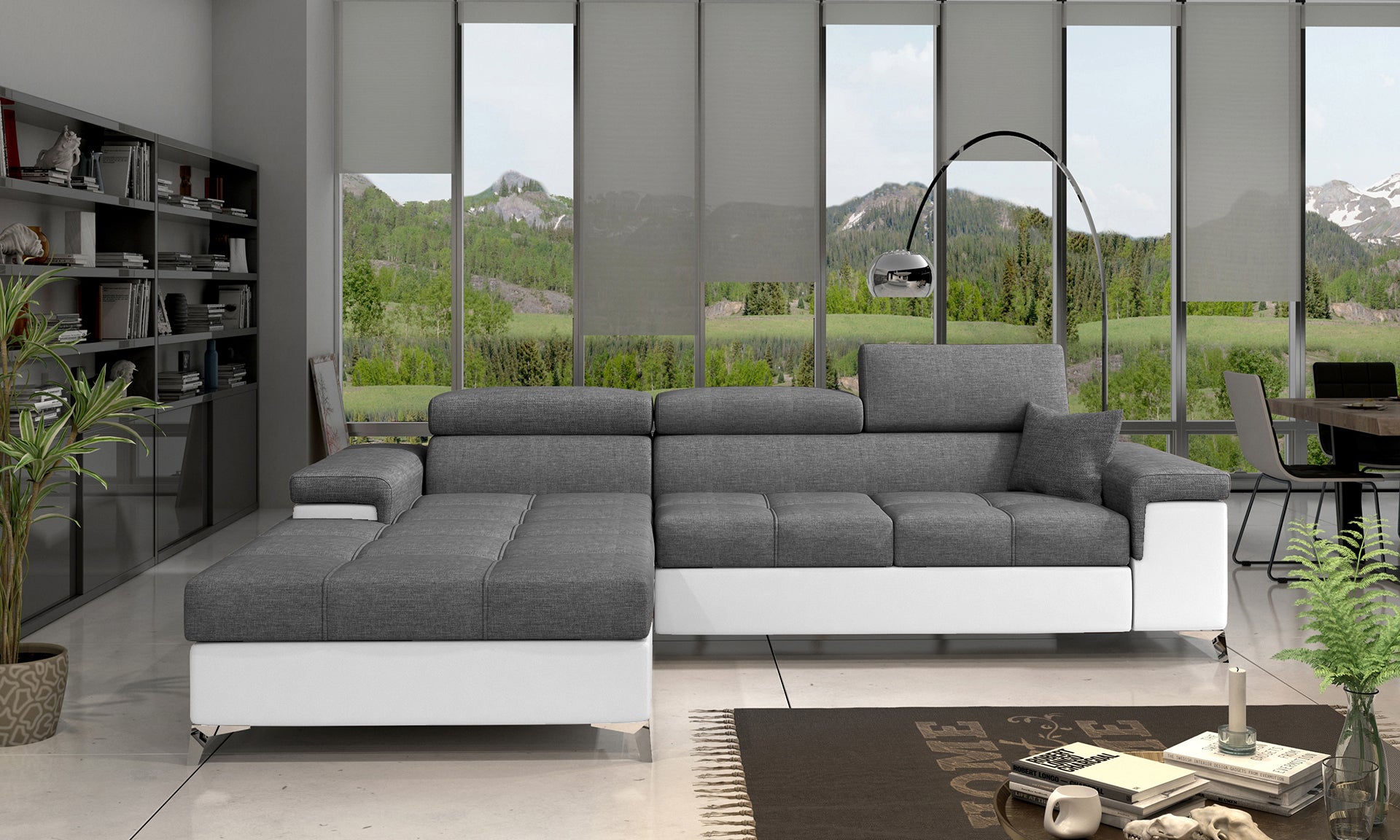 Narożnik Ricardo w układzie lewym, w kolorze Sawana 05 ciemnoszary i Soft 17 biały, ustawiony w nowoczesnym salonie na jasnym dywanie, obok stolika kawowego i regału z książkami.