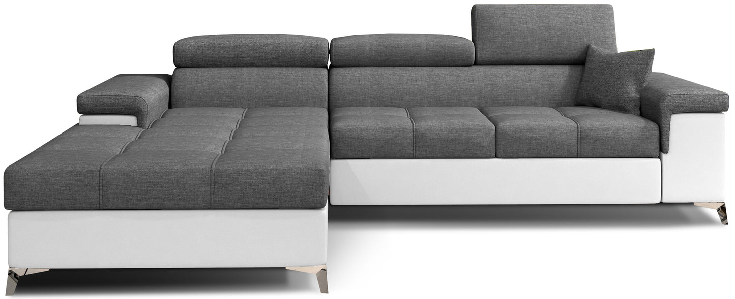 Narożnik Ricardo w układzie lewym, tapicerowany tkaniną Sawana 05 ciemnoszary z wykończeniem Soft 17 biały, wyposażony w regulowane zagłówki, szerokie podłokietniki i poduszkę dekoracyjną, prezentowany na białym tle.