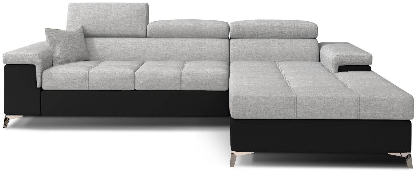 Narożnik Ricardo w tkaninie Sawana 21 szary / Soft 11, układ prawy – widok z przodu – elegancka sofa narożna w kształcie litery L, z szezlongiem po prawej stronie, regulowanymi zagłówkami i kontrastowym jasnym wykończeniem boków.