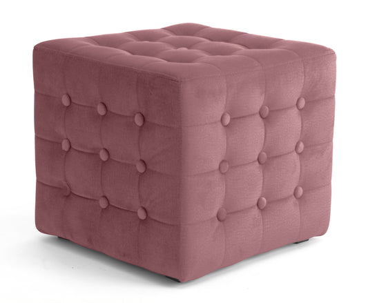 Pufa Sofia w tkaninie Matt Velvet 63 w kolorze różowym, ozdobiona głębokim pikowaniem i dekoracyjnymi guzikami. Stylowy mebel tapicerowany do sypialni, garderoby, salonu lub eleganckiego kącika z toaletką.
