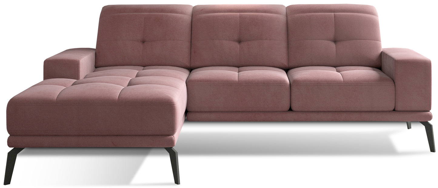 Różowy narożnik Torrense w tkaninie Matt Velvet 63 z eleganckim welurowym wykończeniem i wygodnym szezlongiem. Nowoczesny narożnik do salonu idealny do wnętrz glamour, modern oraz kobiecych aranżacji.