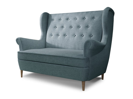 Sofa Aros w kolorze niebieskim Cover 70 – dwuosobowa sofa z wysokim oparciem, ozdobnym pikowaniem i eleganckimi drewnianymi nogami.