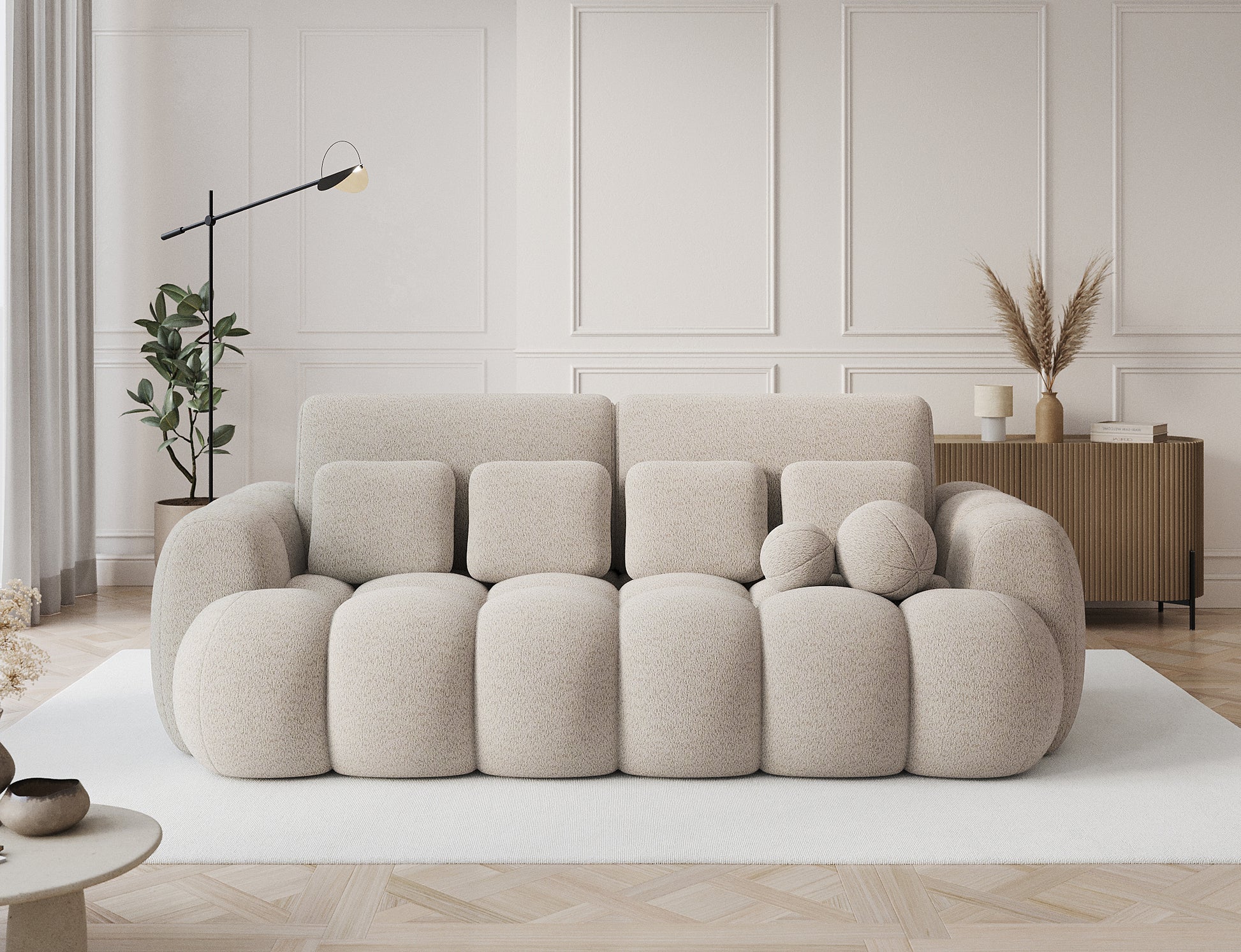 Big sofa Cotonn Royal 18 beżowy – elegancka sofa w stylu modern z dekoracyjnymi kulami, ustawiona we wnętrzu.