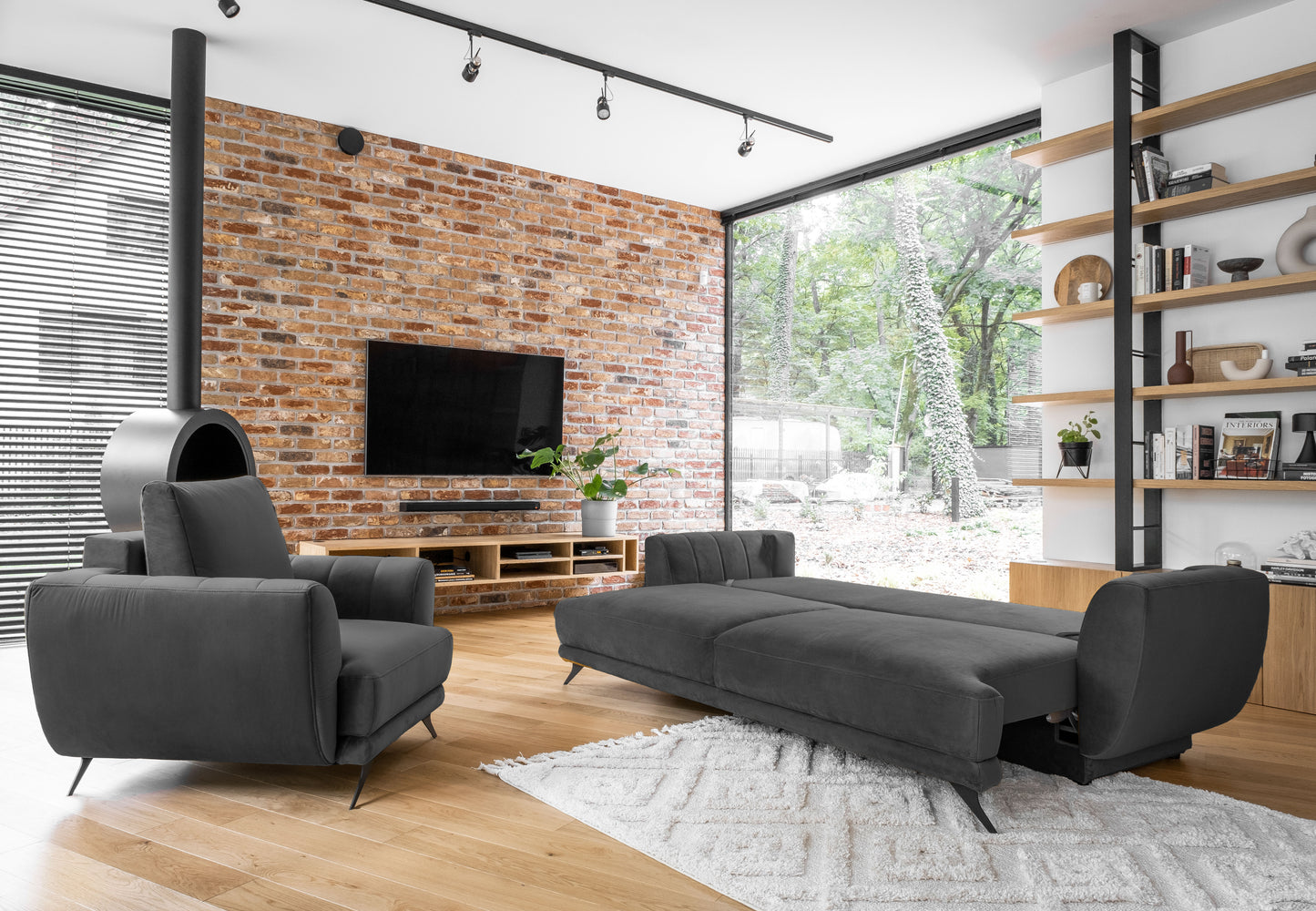 Nowoczesny komplet sofa fotel pufa Megis Velvet w odcieniu antracytu. Minimalistyczna forma świetnie wpisuje się w aranżacje salonu.
