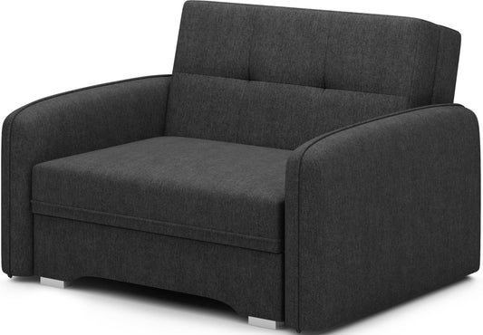 Czarna sofa Laine 1-osobowa z tkaniny Poco 10, ujęcie skośne na białym tle – minimalistyczny mebel o eleganckim i masywnym profilu.
