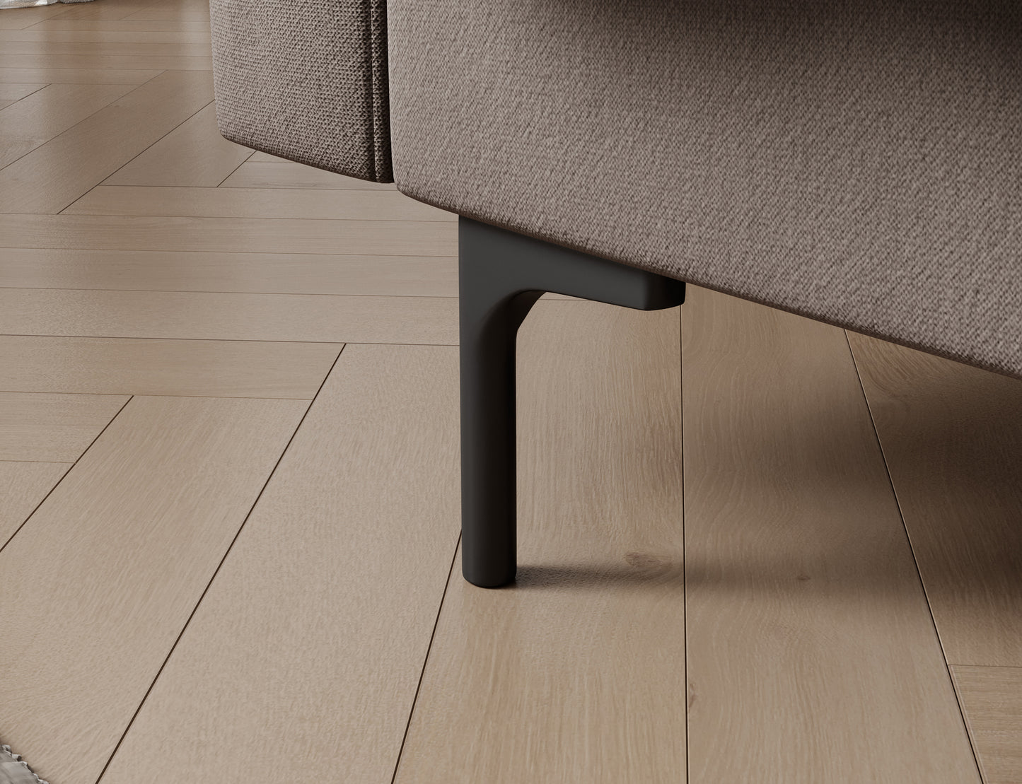 Detal czarnej nóżki wersalki Roneyy Sola 18 beżowej – lekka, stabilna konstrukcja ułatwia sprzątanie robotem i odkurzaczem.