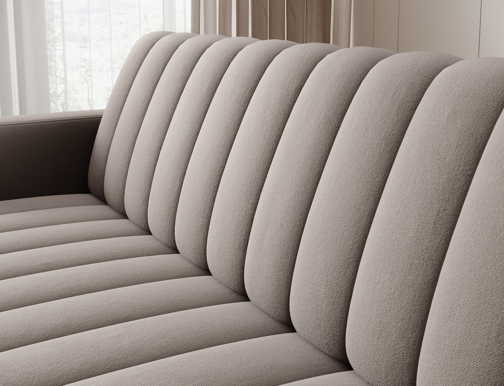 Miękkie, pionowe przeszycia oparcia wersalki Roneyy Sola 18 beżowej – nowoczesny styl i komfortowe podparcie dla pleców.