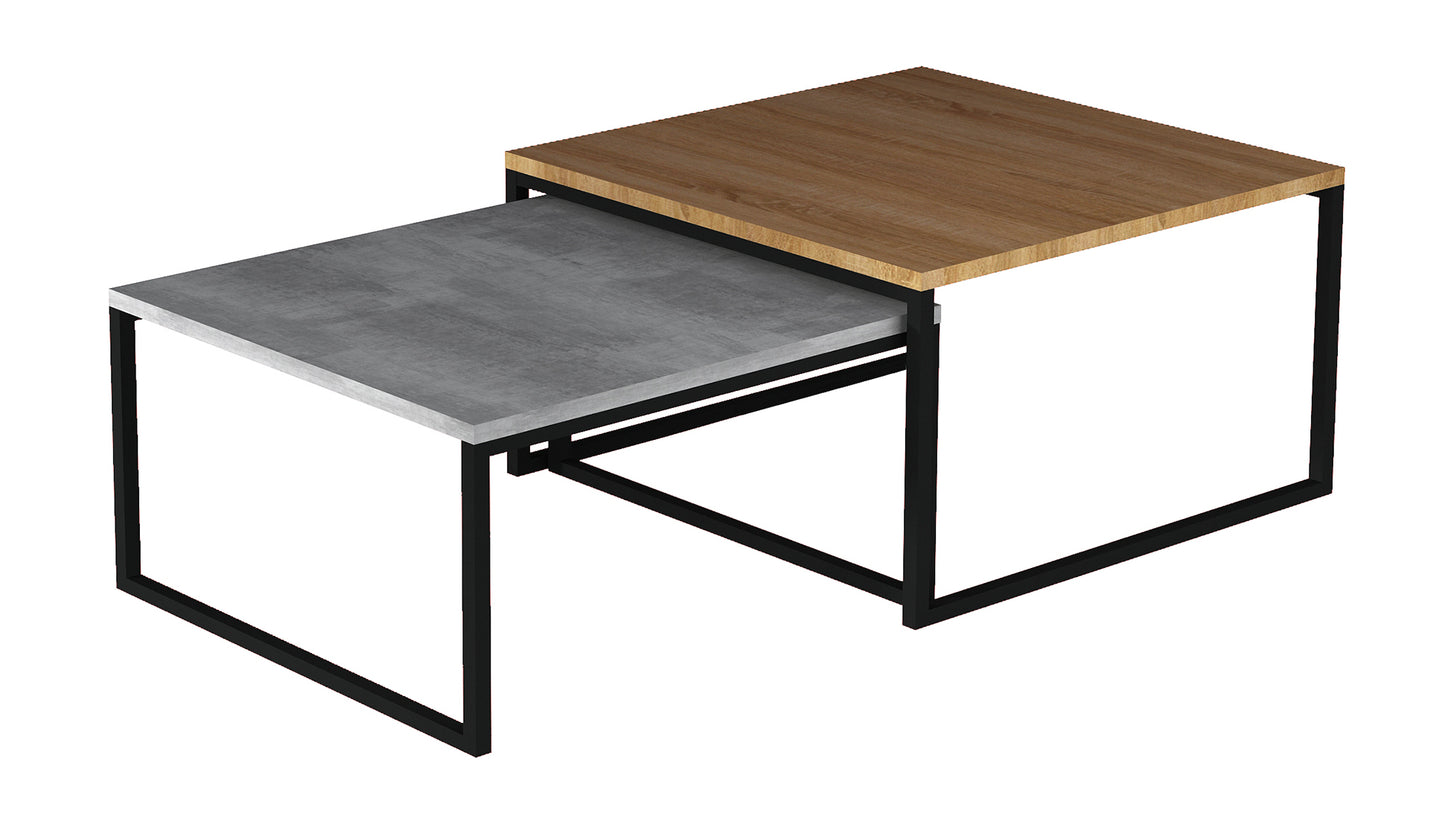 Zestaw stolików kawowych Nevio w kolorze brązowo-szarym – dwa prostokątne stoliki z blatami w odcieniach drewna i betonu na czarnych, metalowych ramach w stylu industrialnym.