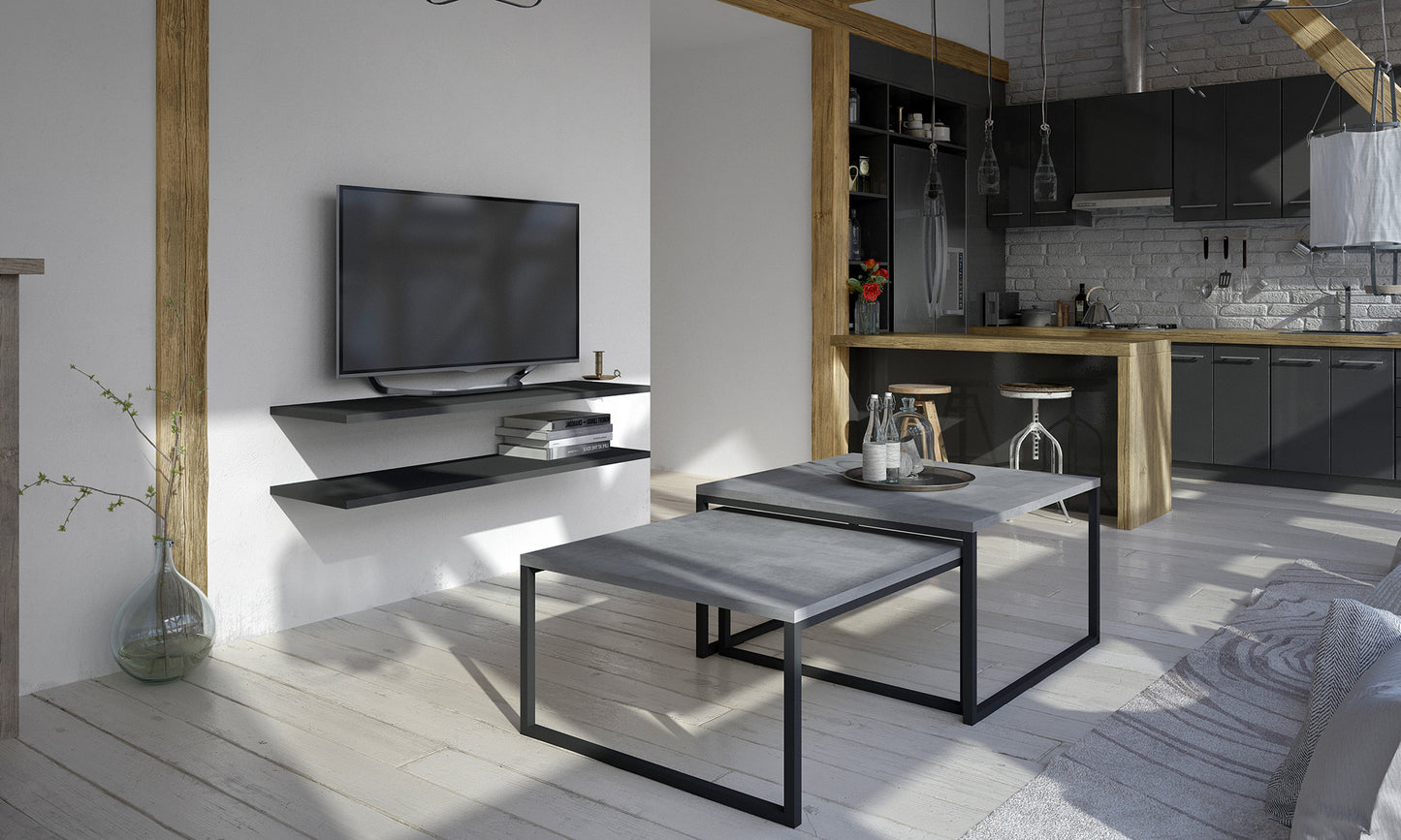 Stoliki kawowe Nevio w kolorze szarym – aranżacja w jasnym salonie z aneksem kuchennym, pokazująca nowoczesny zestaw mebli w stylu loftowym z betonowymi blatami i czarną konstrukcją.