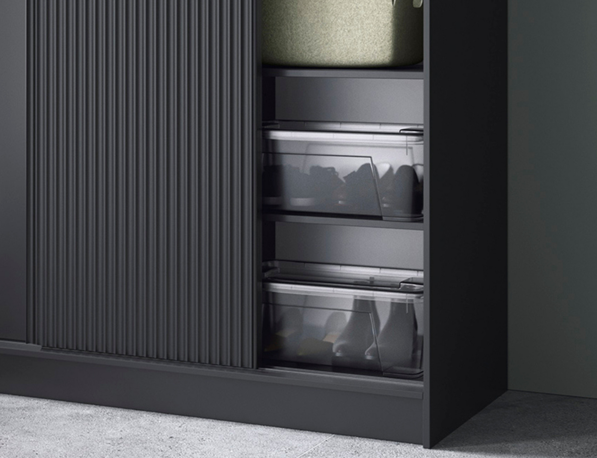 Detal szafy Prescco II czarny – ryflowane drzwi w matowym wykończeniu podkreślające nowoczesny charakter mebla.