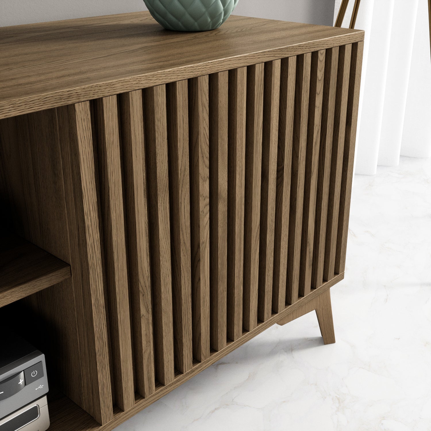 Detal lamelowego narożnika szafki RTV Entsian.