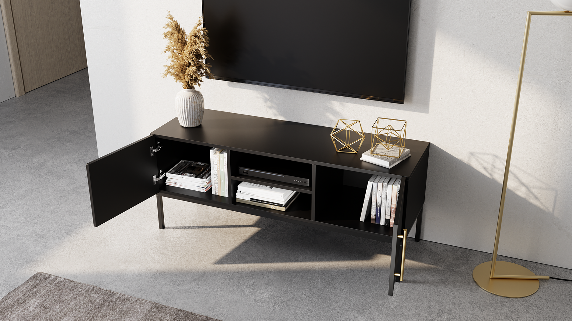 Szafka RTV Lanzzi w czarnym macie z uchylonymi drzwiczkami, odsłaniającymi półki wypełnione książkami i magazynami.