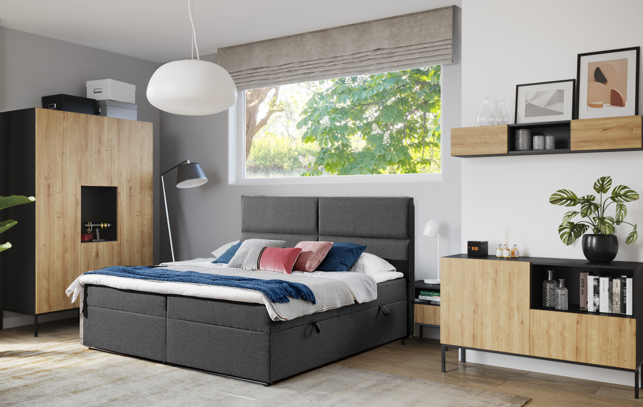 Szafka RTV Lanzzi czarny mat/Dąb Artisan w sypialni, ustawiona obok łóżka pod oknem, z wiszącą półką nad nią i subtelnymi dekoracjami.