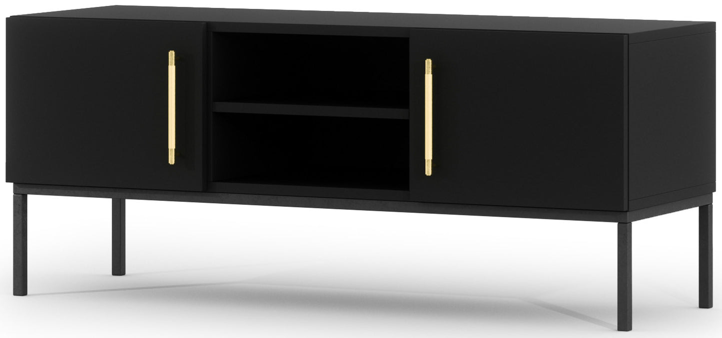 Minimalistyczna szafka RTV Lanzzi w czarnym macie, osadzona na smukłych metalowych nogach, z dwiema drzwiczkami i podłużnymi złotymi uchwytami.