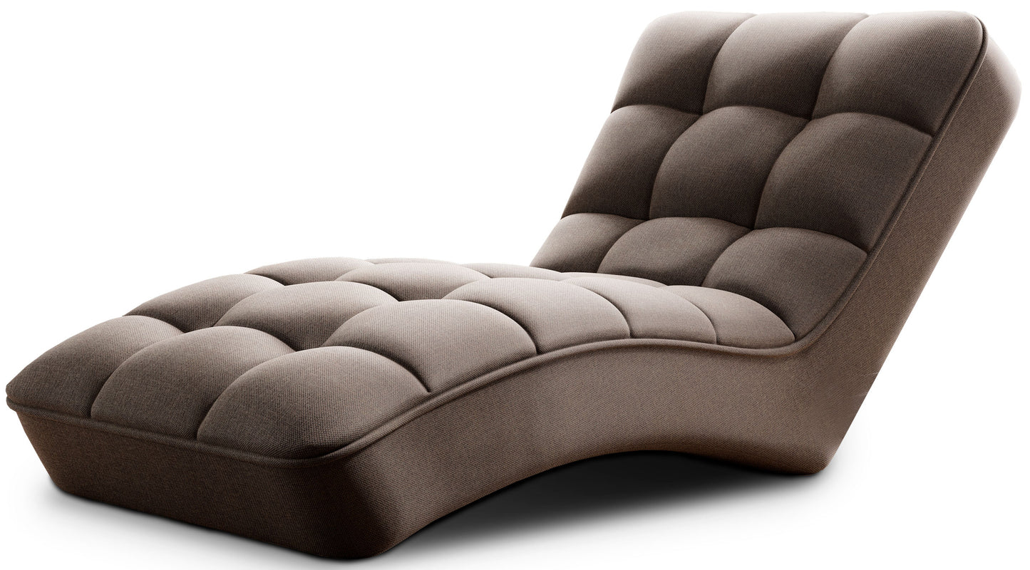 Szezlong Loren w kolorze Vero 18 jasnobrązowy, widok z przodu na białym tle, z pikowanym siedziskiem i wyprofilowanym oparciem zapewniającym komfort użytkowania.