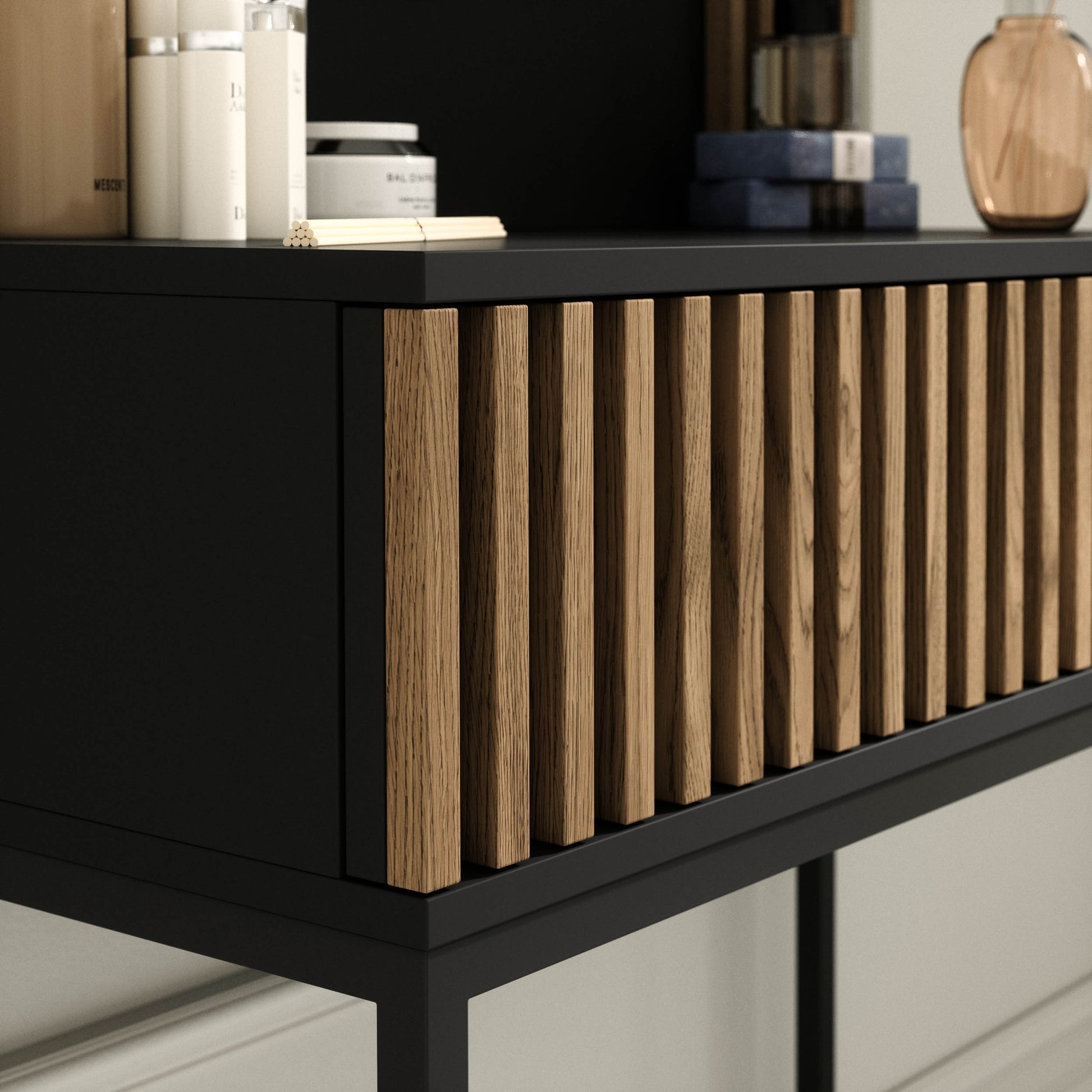 Okrągłe lustro i blat toaletki Meorati – detal.