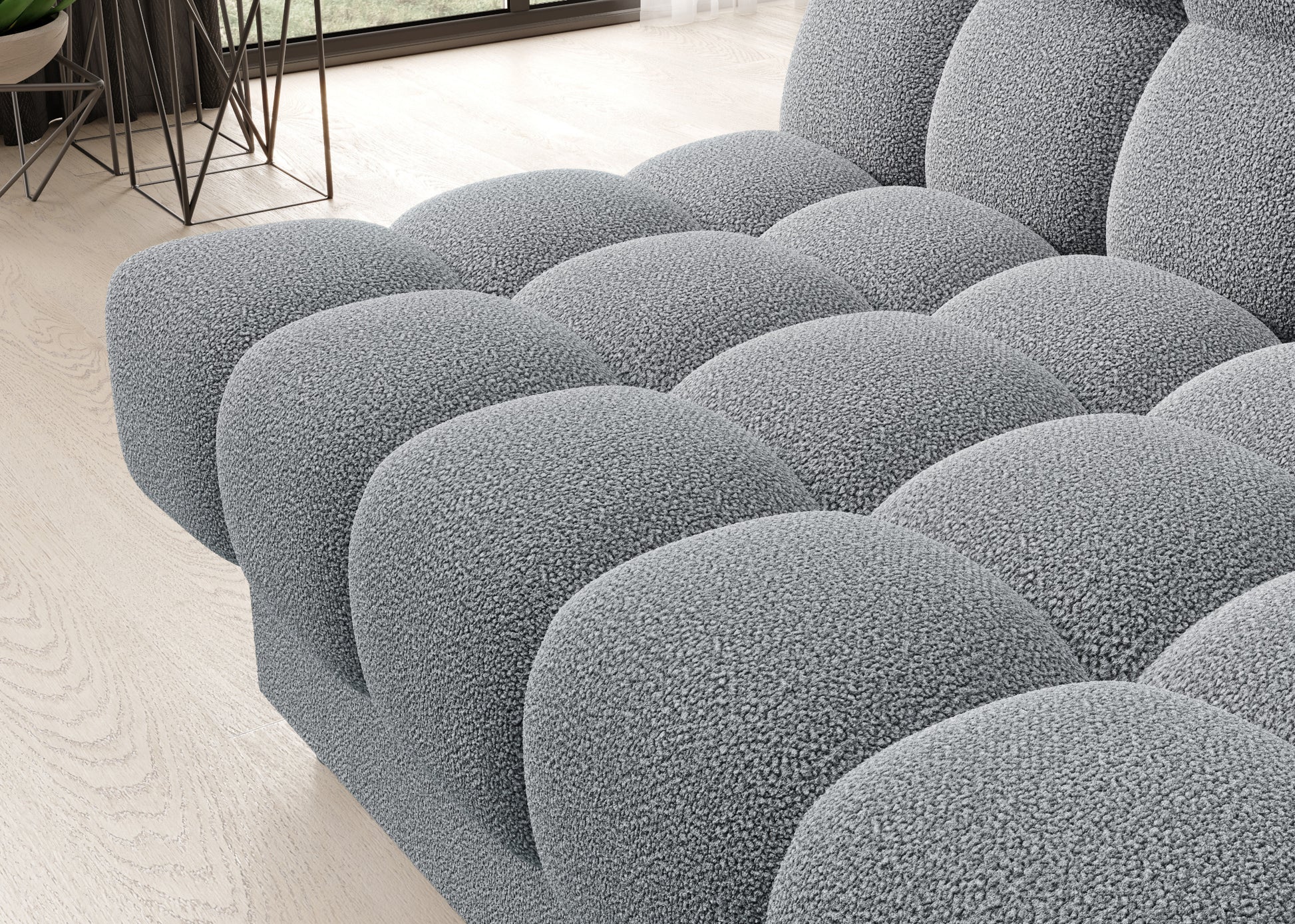 Zbliżenie na miękkie pikowane siedzisko wersalki Clareta w tkaninie Xillar 04 szary, ukazujące strukturę i wysoką jakość wykończenia.