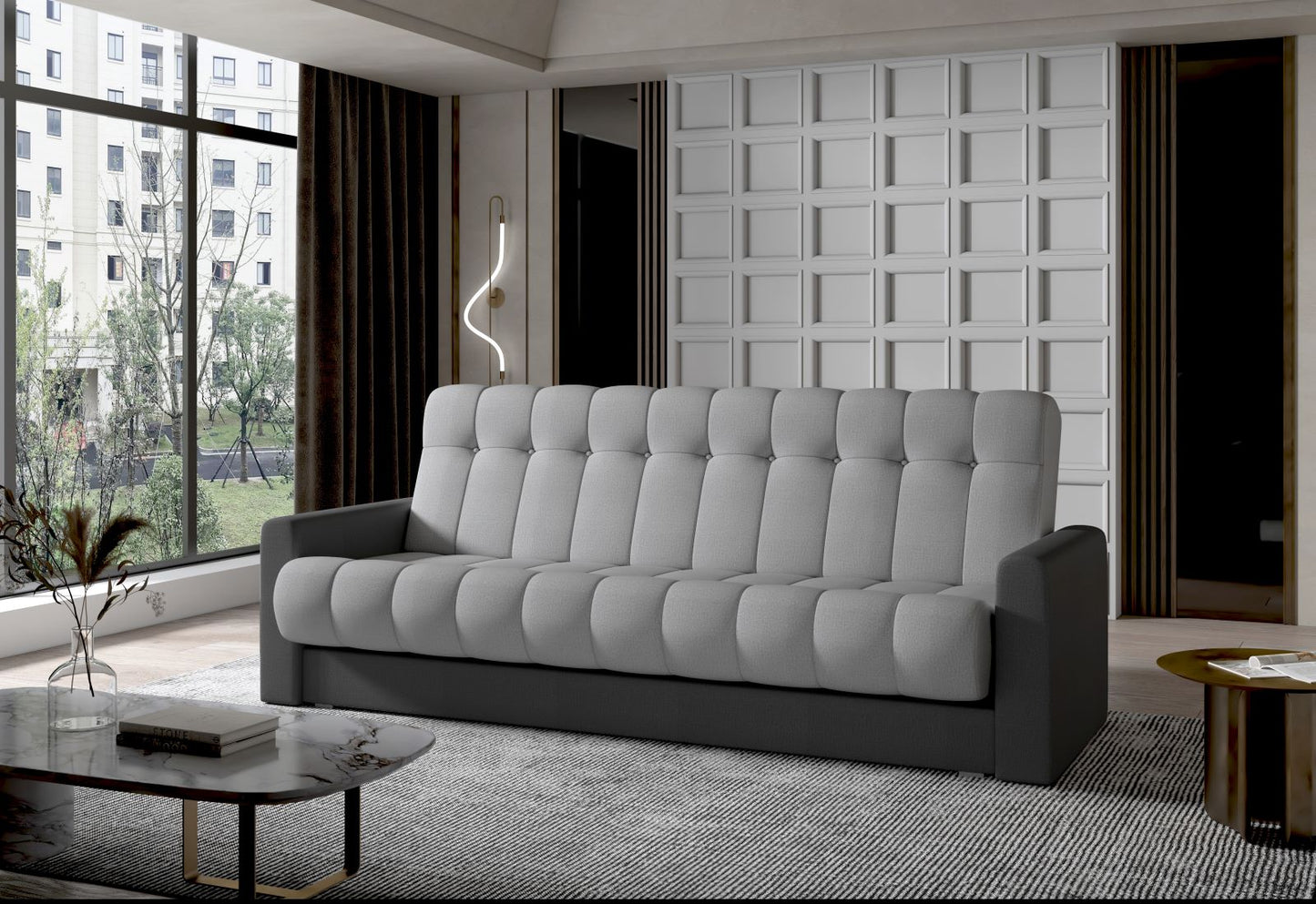 Wersalka Garett pod skosem w salonie, jasne siedzisko, ciemne podlokietniki