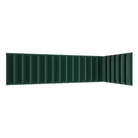 Prostokątny panel akustyczny Quadratta IX Monolith 37 w głębokiej zieleni, z równomiernie ułożonymi pionowymi modułami tworzącymi gładką, geometryczną powierzchnię.
