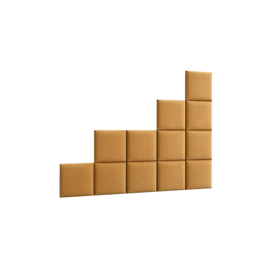 Panel akustyczny Quadratta VIII Monolith 48 w ciepłym żółtym odcieniu, ułożony w schodkowy układ z kolejno rosnącą liczbą kwadratowych modułów.