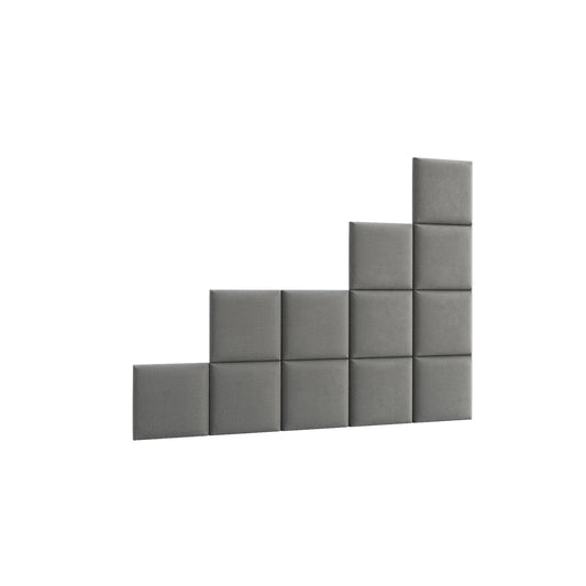 L-kształtna aranżacja paneli akustycznych Quadratta VIII Monolith 48 w subtelnym jasnoniebieskim odcieniu, z równomiernie ułożonymi kwadratowymi modułami tworzącymi schodkowy wzór.