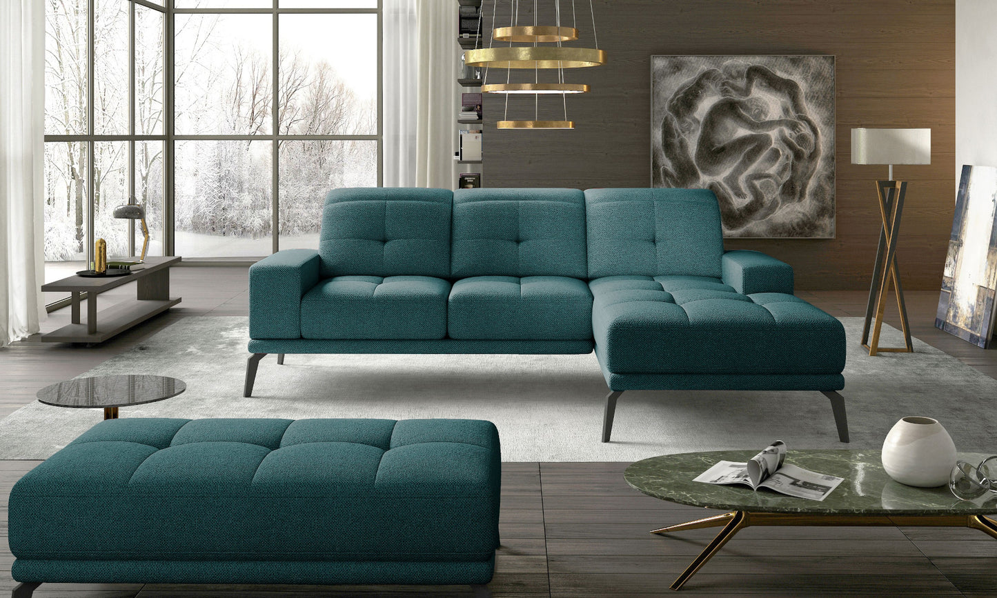 Elegancki narożnik Torrense Grande 75 z prawym szezlongiem oraz dekoracyjnymi przeszyciami na oparciach. Komfortowy narożnik rodzinny do przestronnego salonu inspirowanego stylem modern, industrialnym i soft loft.