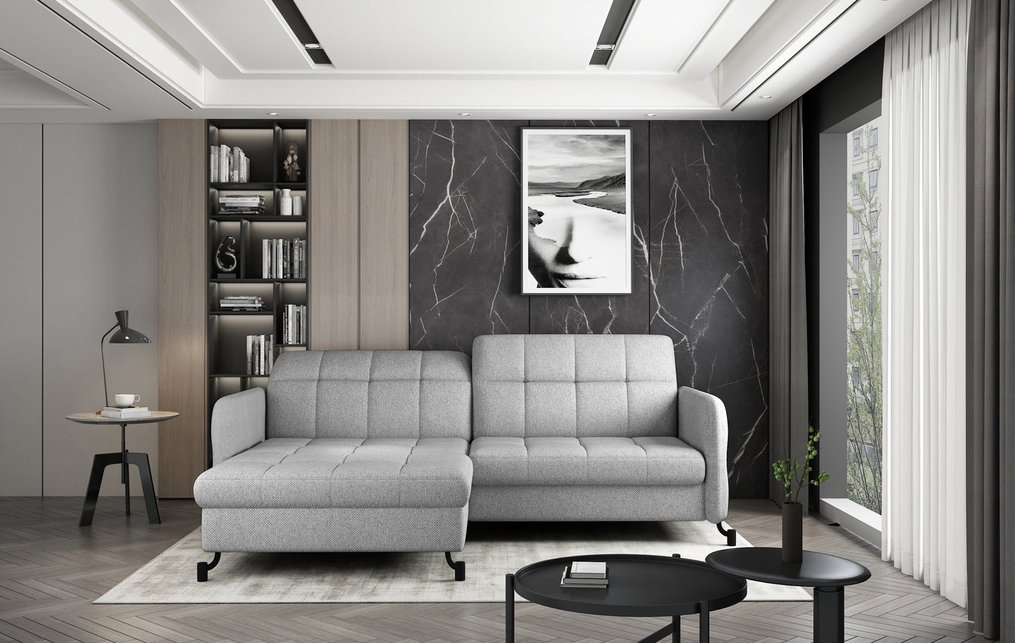 Narożnik Lorelle Grande 81 jasnoszary w układzie lewym ustawiony w nowoczesnym salonie z ciemną ścianą z marmurowym wzorem.