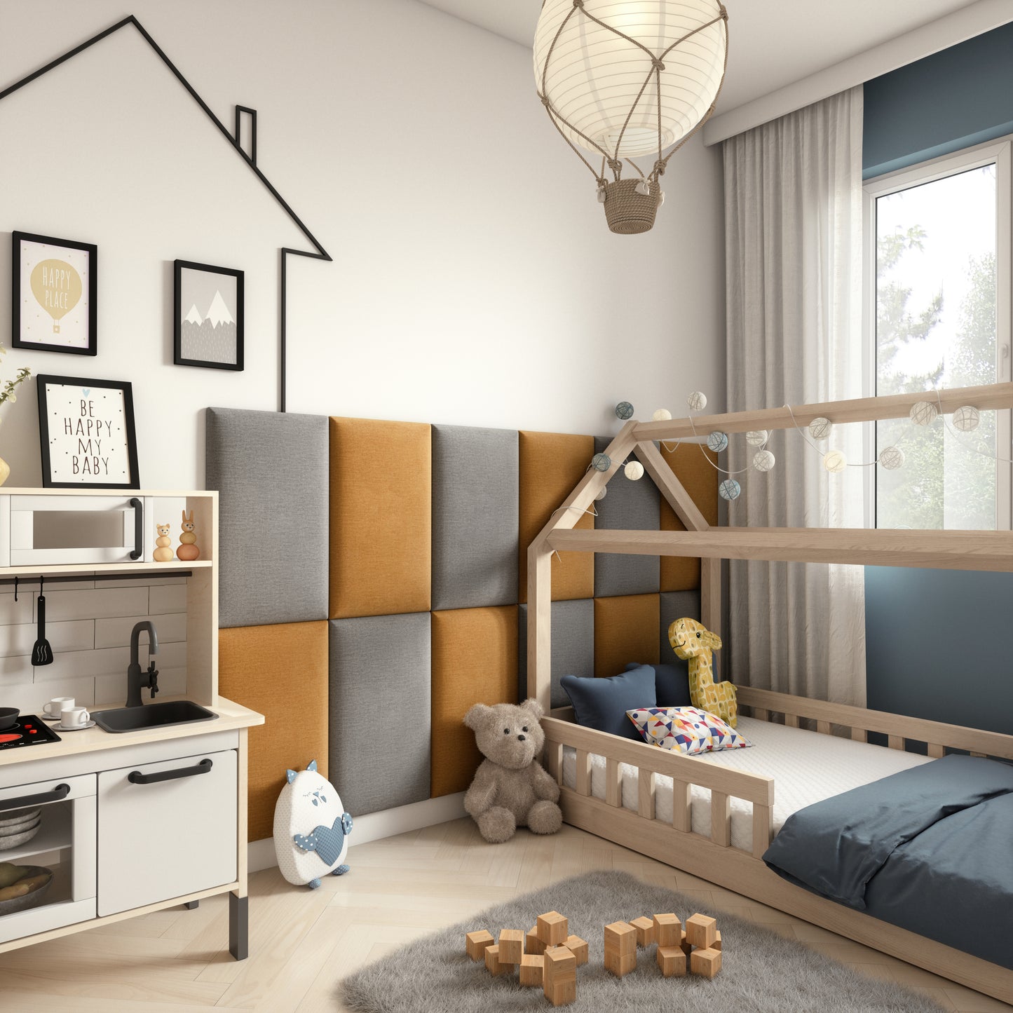 Dziecięcy pokój z drewnianym łóżkiem-domkiem i zabawkami; za zagłówkiem na ścianie widoczna mozaika paneli Quadratta V Monolith 48/84 w przeplatanym wzorze żółci i jasnoszarości.