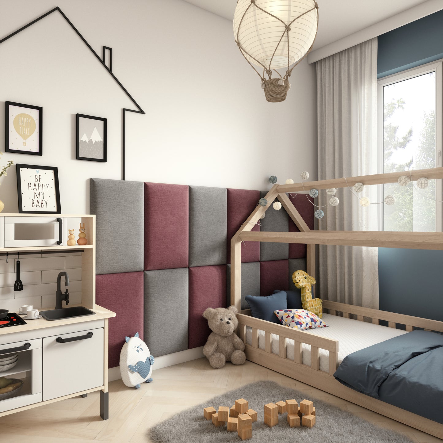 Dziecięcy pokój z drewnianym łóżkiem-domkiem i zabawkami; za zagłówkiem na ścianie widoczna mozaika paneli Quadratta V Monolith 63/84 w przeplatanym wzorze różu i jasnoszarości.